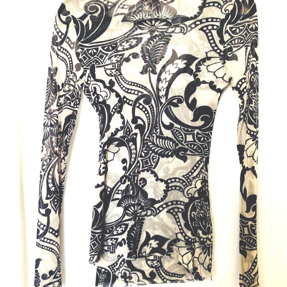 Sweet pea double layered mesh woven top. Great print. Funky cool, bell sleeves - Picture 5 of 10
